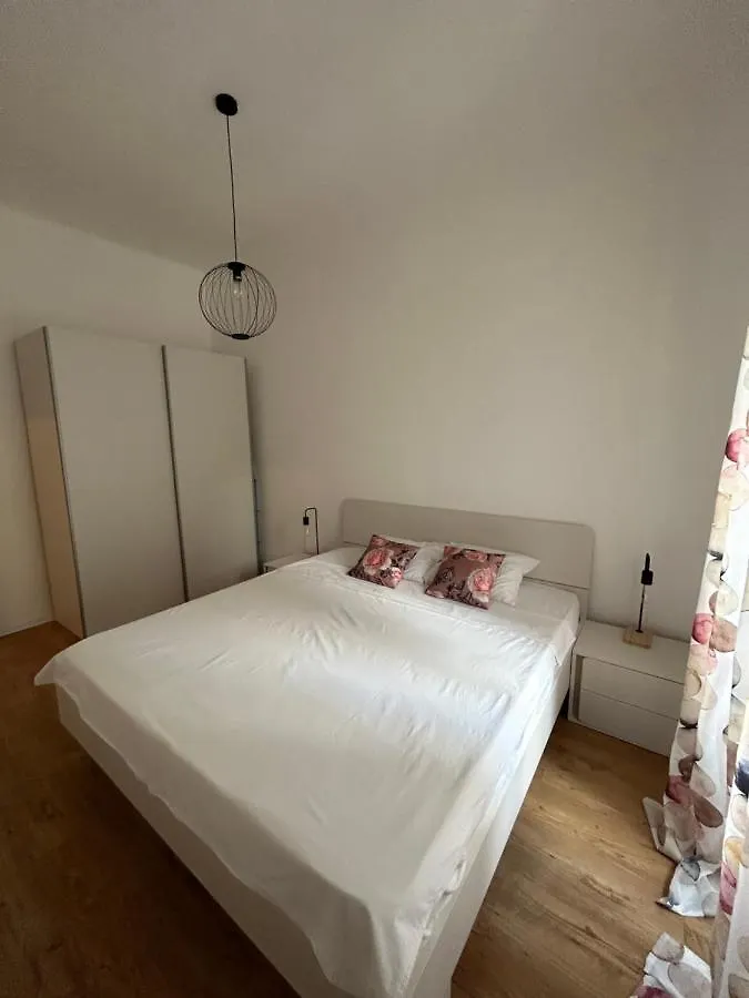 Apartman Nina & Lola